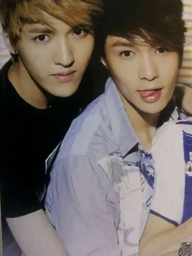 求exo繁星高清大图10 张,要按要求发图哟,不然不翻牌哟