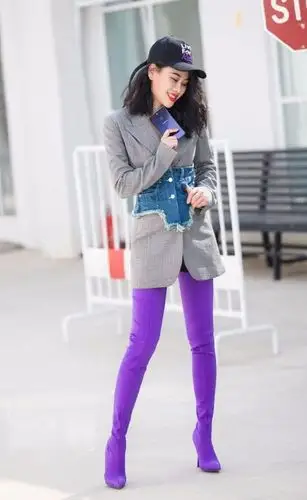 袁娅维穿一条1米长的靴子,难怪将裤子都套肚子上,这腿太逆天了