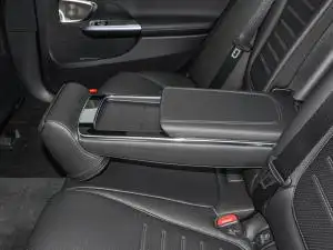 2022款改款 c 260 l 皓夜运动版 后排中央扶手