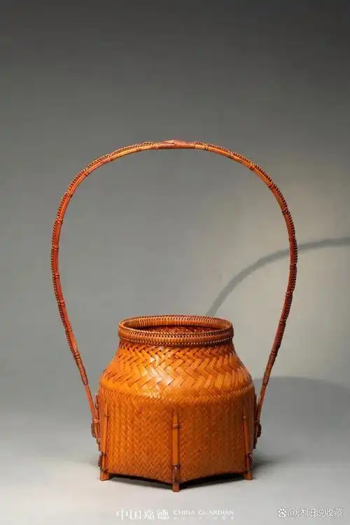 曾为当时日本天皇编织竹工艺品,受封为业内最高荣誉"国家高级技师".