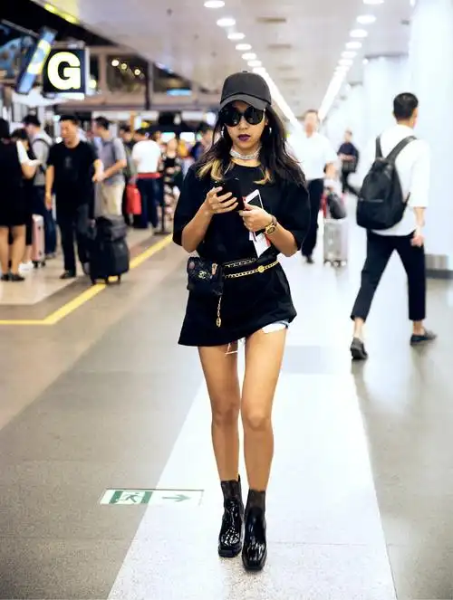 吉克隽逸揭面后现身机场美黑腿抢镜酷劲十足_搜狐娱乐_搜狐网原标题
