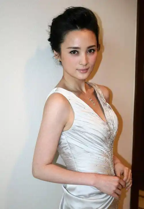 蒋勤勤"人间水灵"时尚湿身照,女神年轻时有多美?