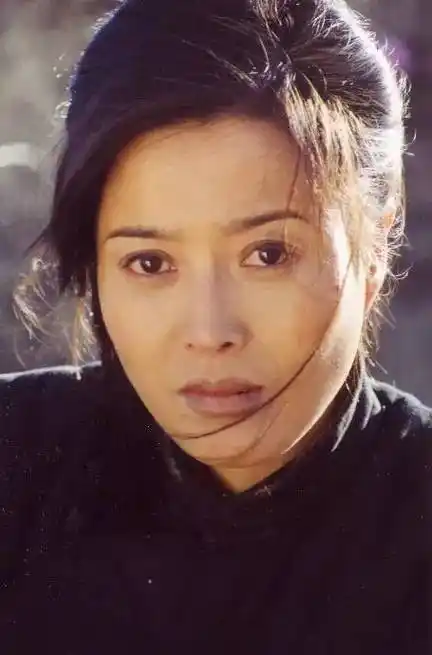 丁嘉丽自爆隐私 为警惕年轻人 引人警醒和深思