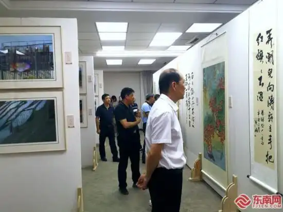 "百年正青春,永远跟党走"庆祝建党100周年书法美术摄影展举办