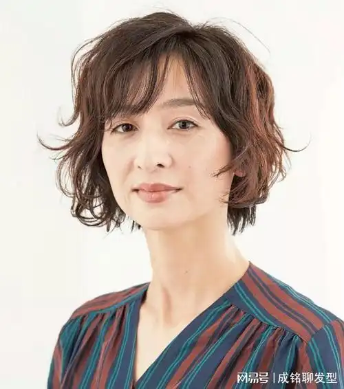 60岁女性有哪些洋气的发型推荐这9款时髦又好看减龄又显气质