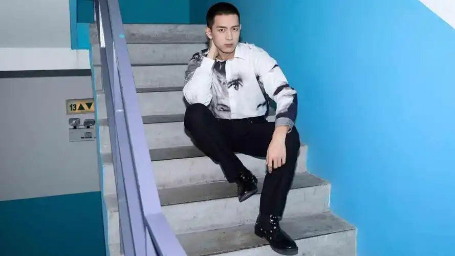 李现寸头个性帅气写真,高清壁纸图片,大陆明星-回车桌面