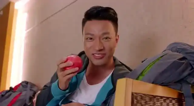 神犬小七2:山神太贪吃,为了吃的连头都可以卡住,不愧是二哈!