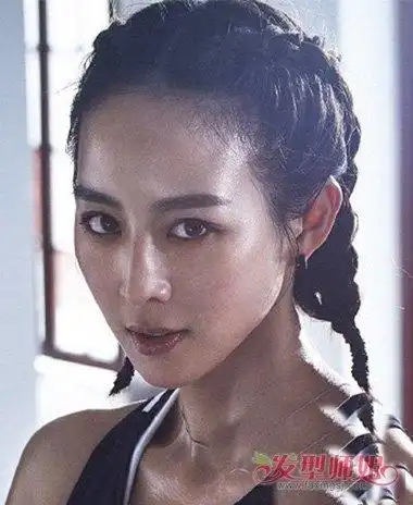 中短发蝎子头辫发 短发两边的蝎子辫