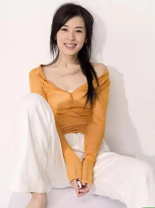 拍王全安的文艺片,余男没挣到什么片酬,但成了获奖专业户.