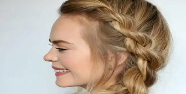 step2从下面拉出别的头发和上面的绑在一起发型二step1,扎一个马尾