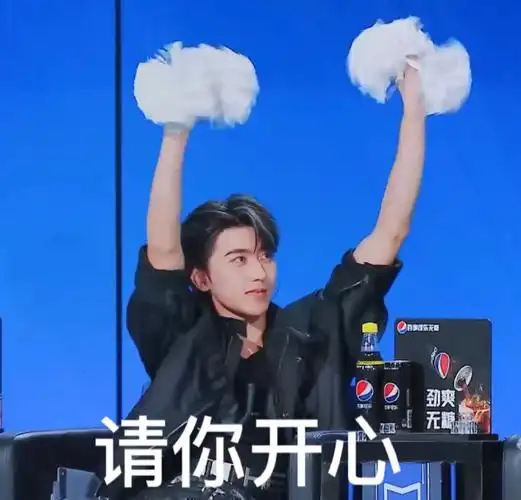 蔡徐坤沸腾校园制作人##蔡徐坤模仿啦啦操手势好可爱