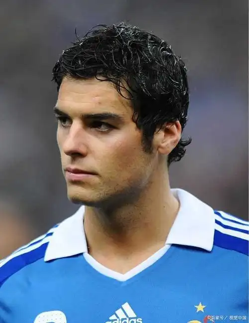 长得帅的足球明星有哪些?