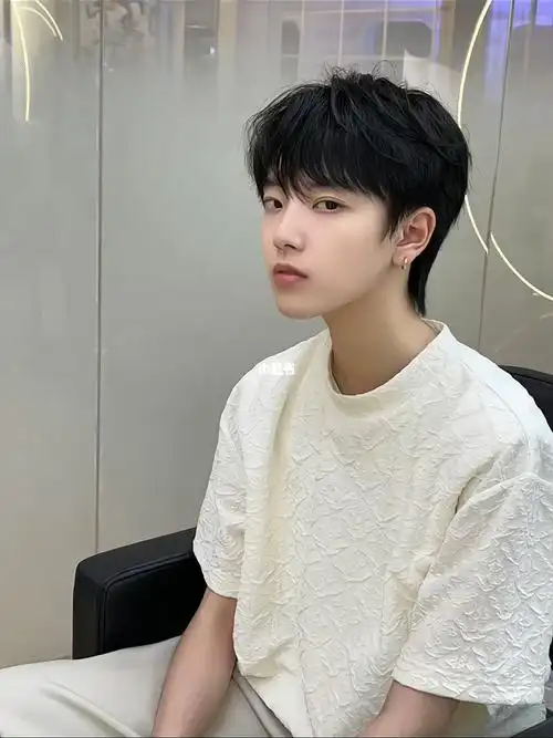 少年感十足这款发型完全不挑脸型!