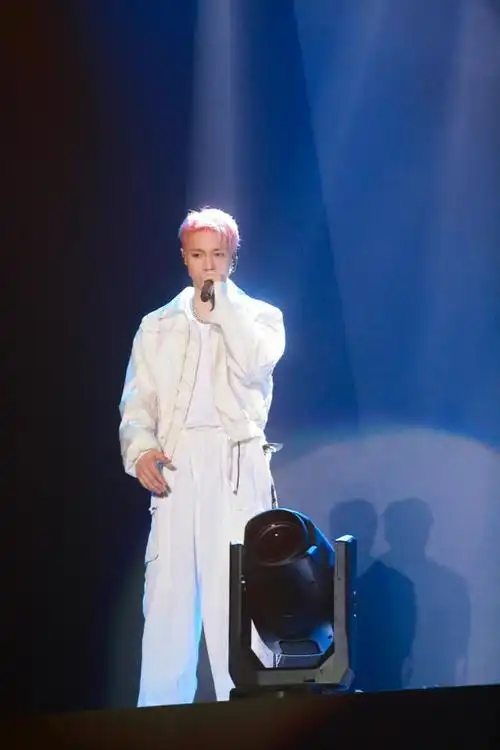 张艺兴个人巡演大航海简介(张艺兴大航海2巡演第三站舞台照)(11)