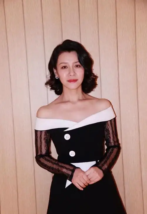 刘琳的前男友非常出名,他就是著名的导演张黎,如果喜欢看抗战历史片的