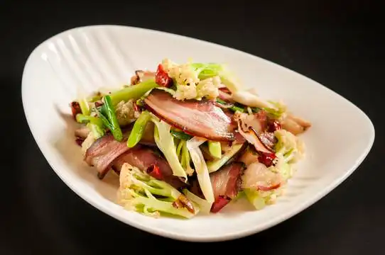 腊肉炒花菜图片