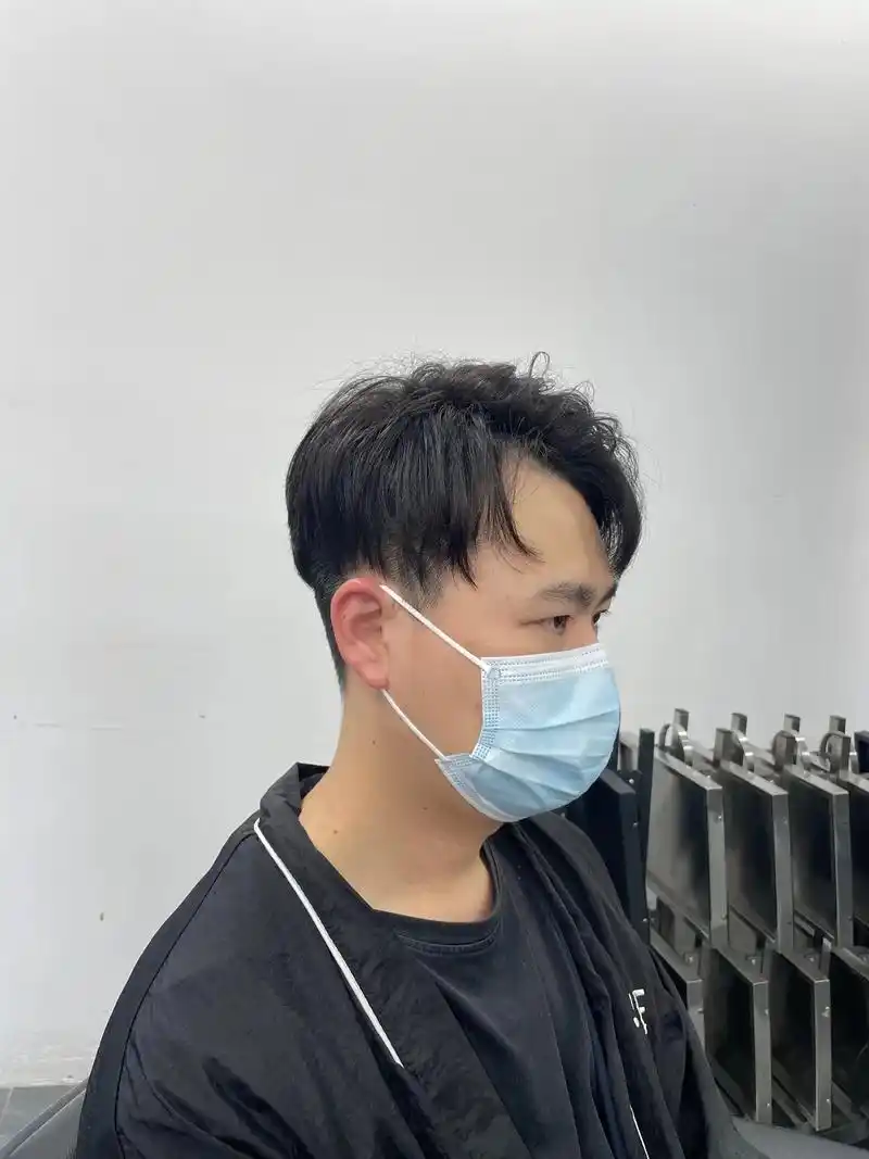 三七侧分搭配纹理烫时尚高级蓬松,脸型偏瘦,太 - 抖音