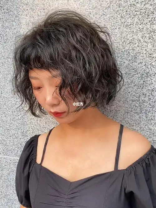 羊毛卷短发造型