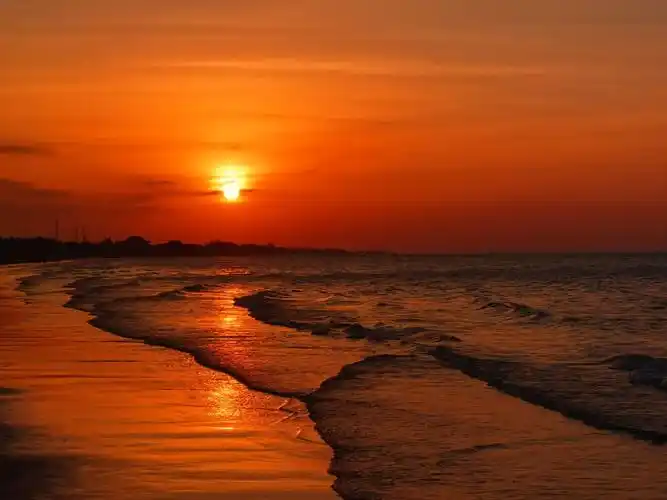 海边晚霞摄影照片