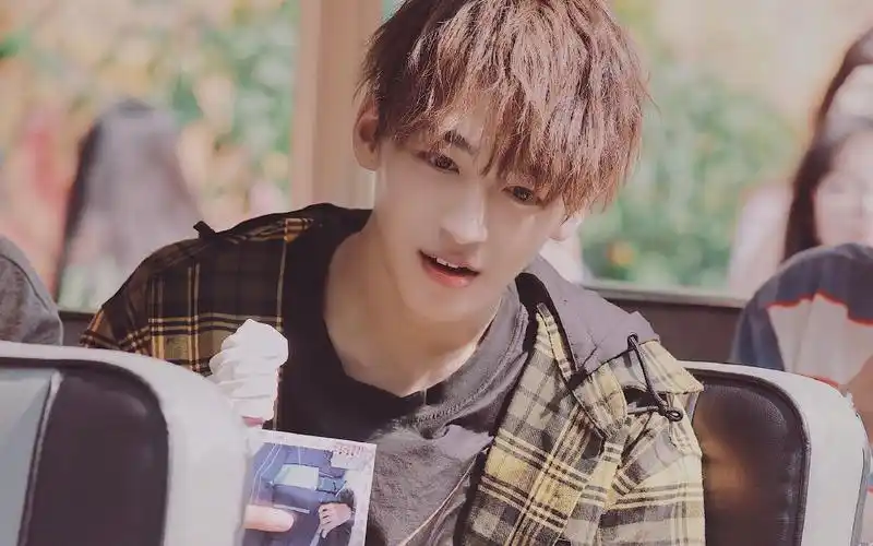 【r1se-何洛洛】集帅气与沙雕于一身的绝美爱豆