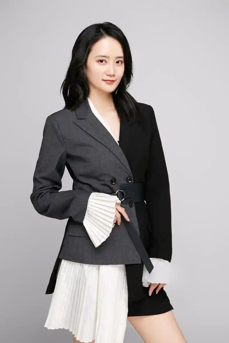 朱明丽-湖北保重保险《经理人特刊》封面人物