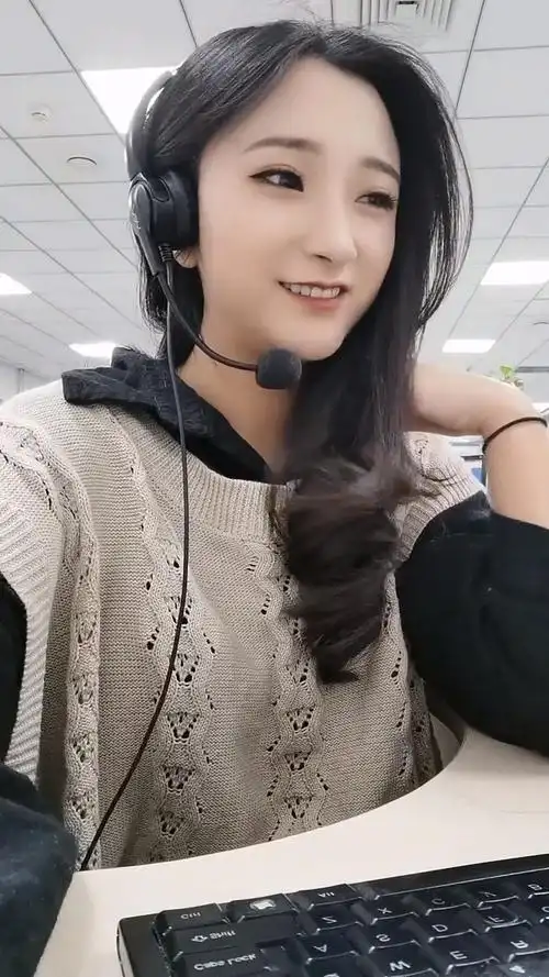 你的女朋友也这么自恋吗?#美女##最美客服 #表白