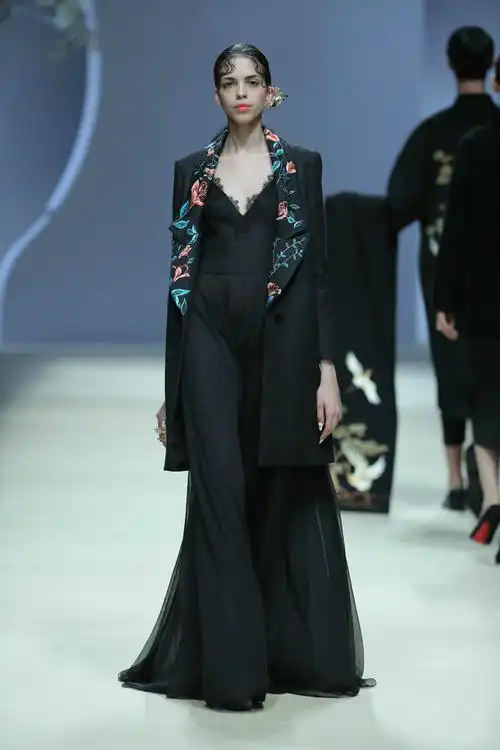 heaven gaia盖娅传说·熊英2017秋冬系列于北京发布 主题:"亘"