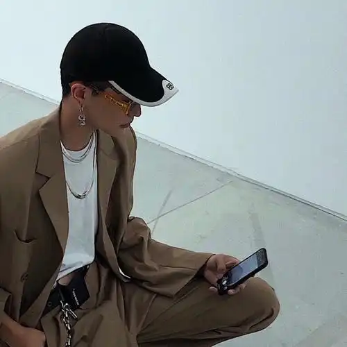 【欧美日韩原宿复古暗黑港风简约ins男生头像约翰苏】