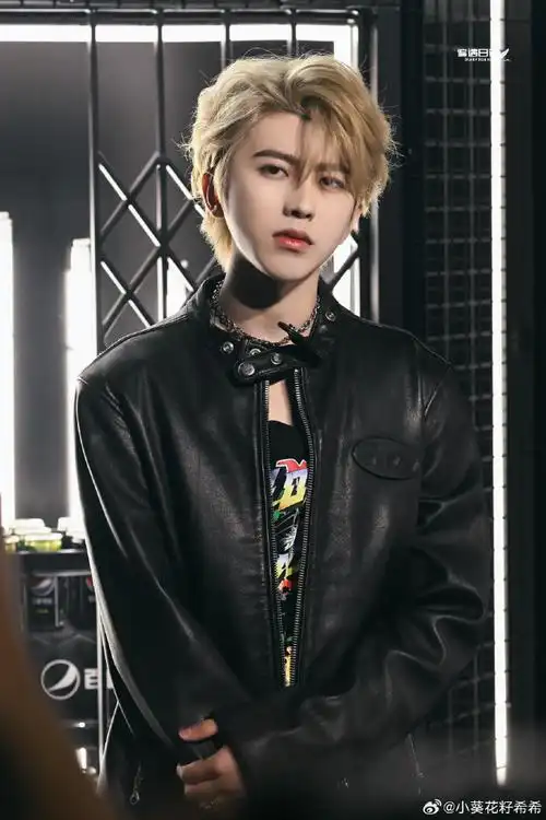 蔡徐坤##蔡徐坤新歌afterglow