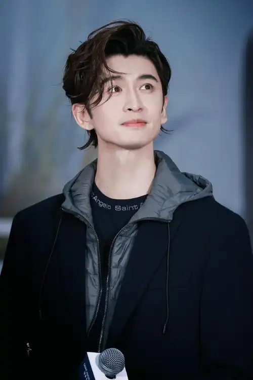 #报喜鸟品牌运动西服代言人张云龙#