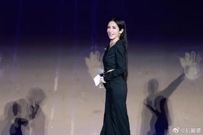 萧亚轩礼服反穿##萧亚轩