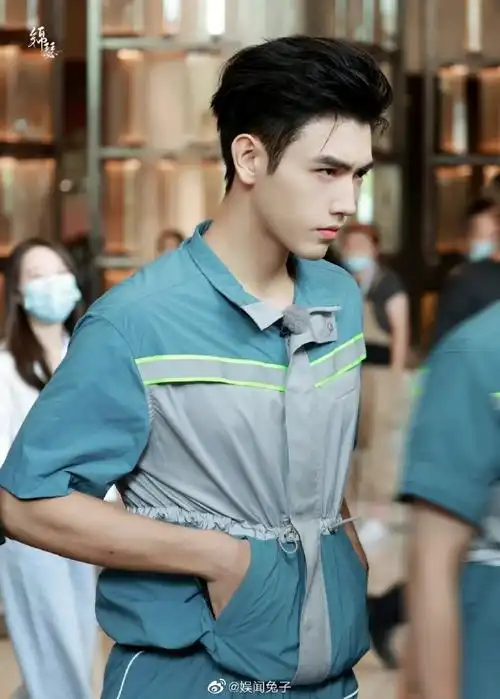 陈飞宇李峋抽烟未播片段