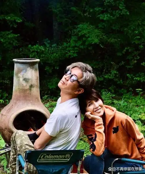 木村拓哉与妻子工藤静香罕见同框,十指紧扣超恩爱,力破婚变传闻