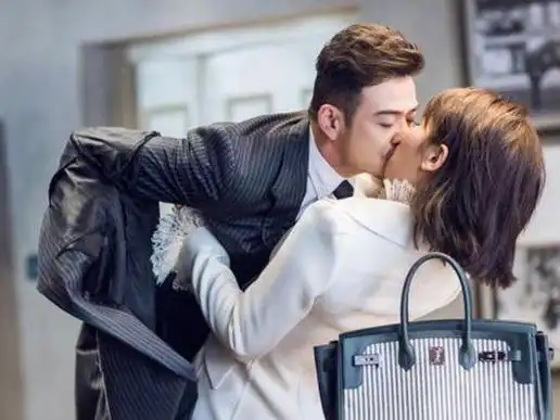 刘涛拍吻戏时对男演员说:小心点别太使劲,这副假牙值一套房子呢|绯闻