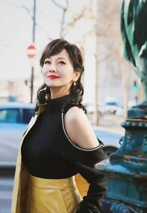 回顾新白娘子传奇播出30年赵雅芝风采不减许仙状态出人意料