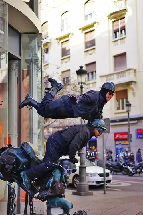 国外街头的行为艺术,你能看透他们的把戏吗