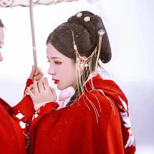 古风闺蜜‖图源‖空间更新慢‖汉服双人照不多拿图点赞‖赠人玫瑰手有