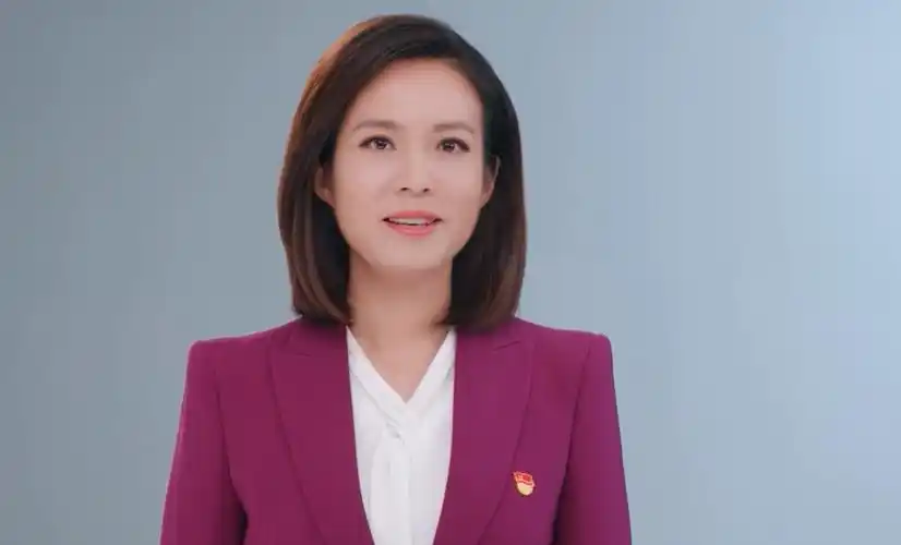 央视主持人宝晓峰出圈,亮相《新闻联播》走红,主持冬奥会被看好