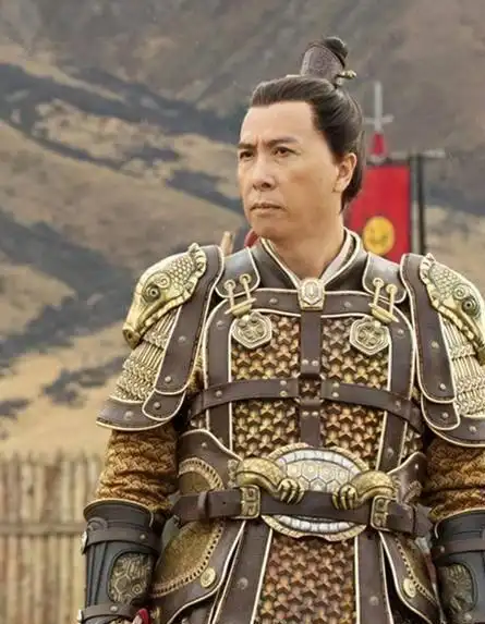 巩俐蒙眼妆神秘,甄子丹穿戎装身形魁梧,李连杰蓄胡须差点没认出