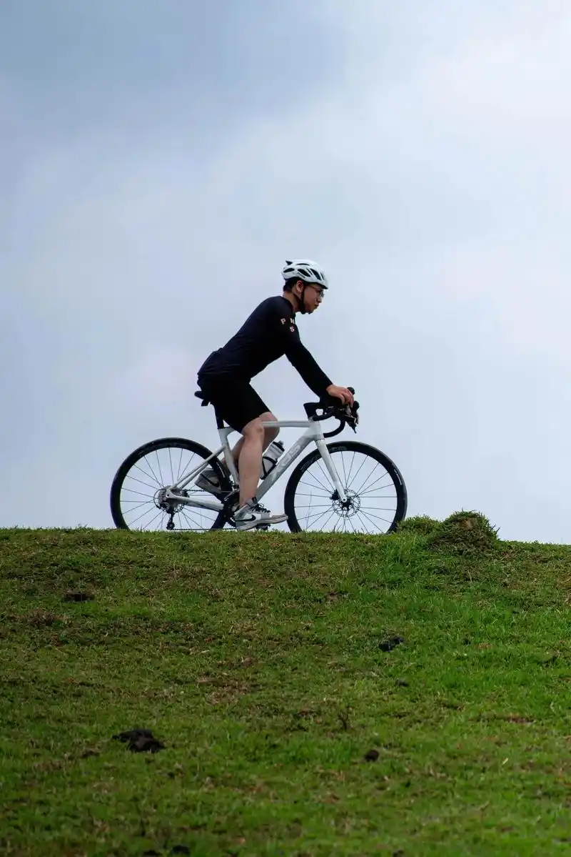 骑行在路上 美景于心中#就这样骑进夏天吧 #感受骑行的独特魅 - 抖音