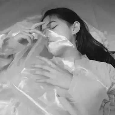 女生伤感头像黑白