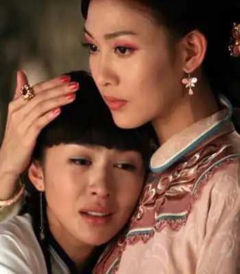 大家一听说李菲儿,就马上联想到了上年将婚礼举办得无比豪华的黄晓明