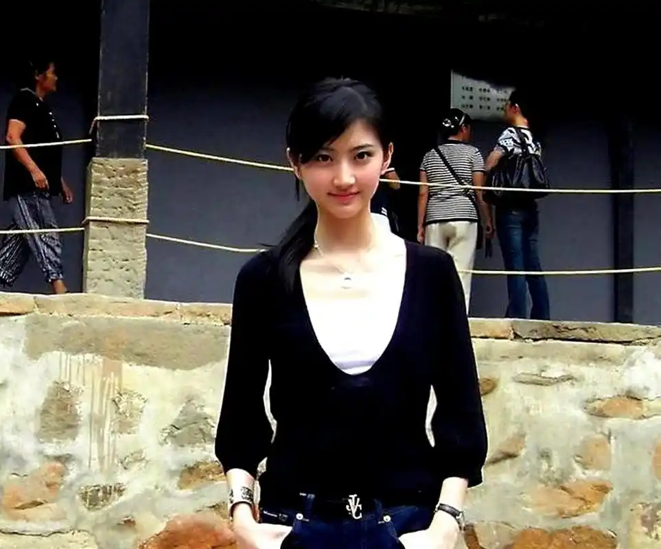 北影校花景甜在大学时期的表现非常出色,具有很强的说服力.