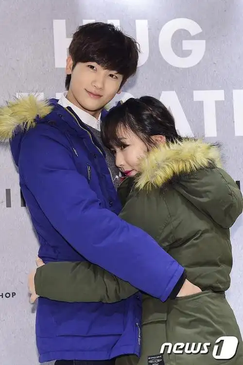 朴炯植南智贤"拥抱情人节" 戏里戏外皆甜蜜 (组图) (7)