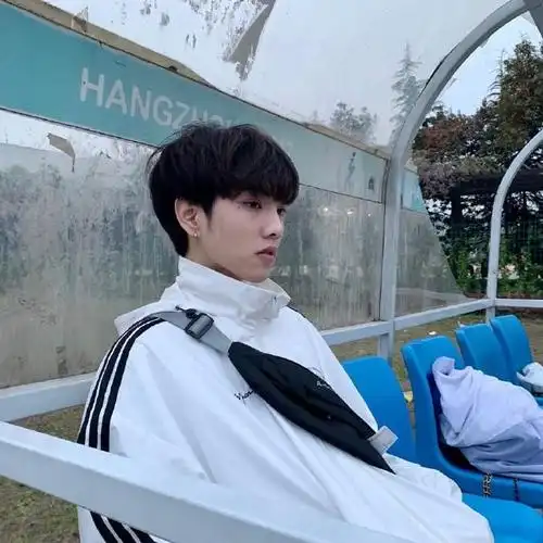 小鲜肉帅哥00后打耳洞的帅哥小鲜肉图片帅哥猛男文章小虾米