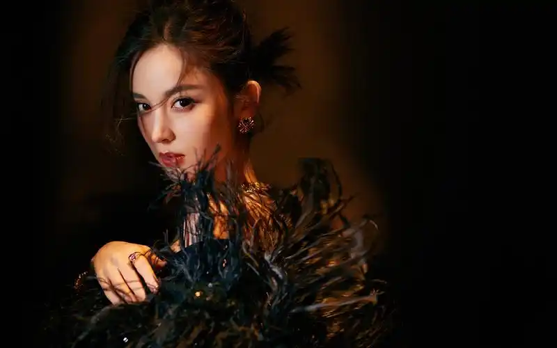 古力娜扎典雅性感高清桌面壁纸