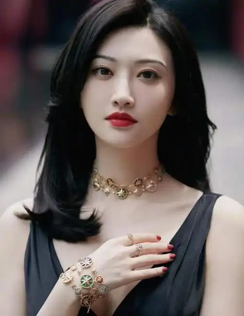 四款公认耐看的脸型瓜子脸有气质圆脸更减龄你是哪种