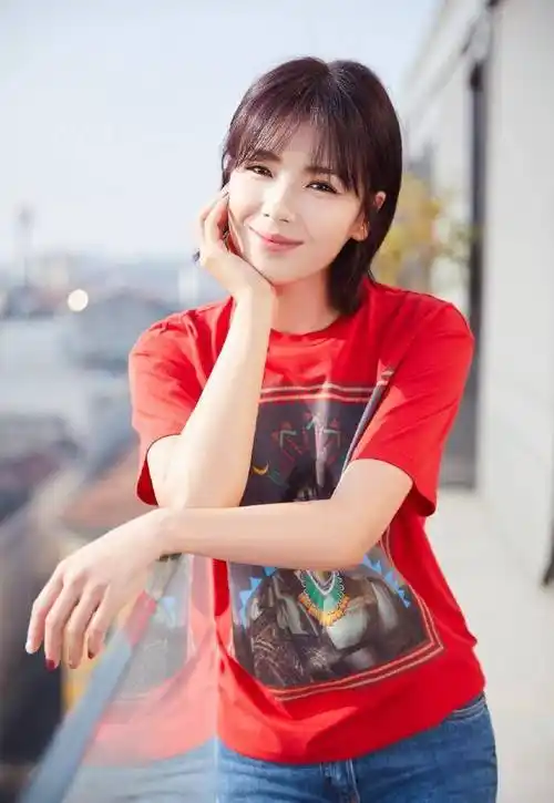 刘涛米兰时装周的短直发太霸气了,什么样的发型女生适合这种短直发呢?