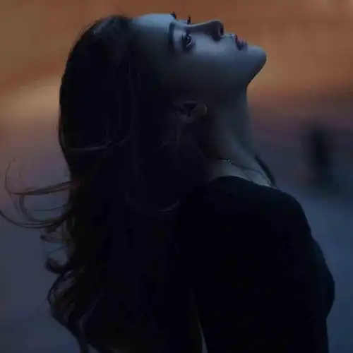 失恋又很丧的头像女生