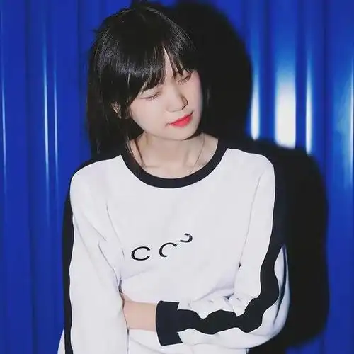 2016年,时隔五年,《超女》重启,胡楚靓曾经和母亲有约定,如果有机会